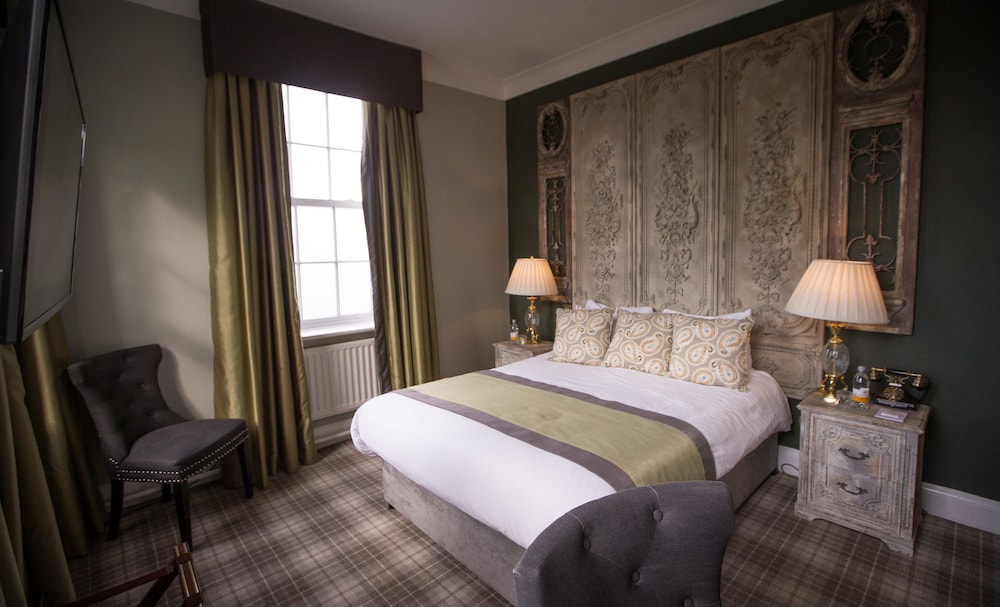 EXECUTIVE, KING BED