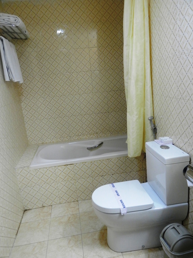 Pearl City Hotel 29/30