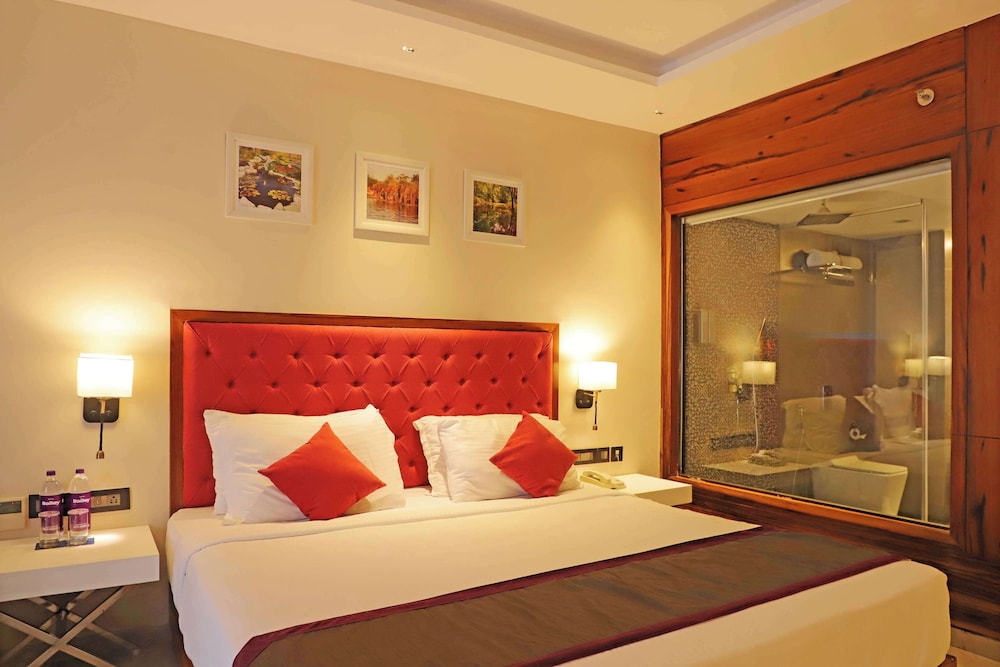 Golden Tulip Candolim Goa 23/77