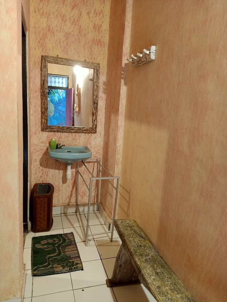Lovina Central Hostel 29/29