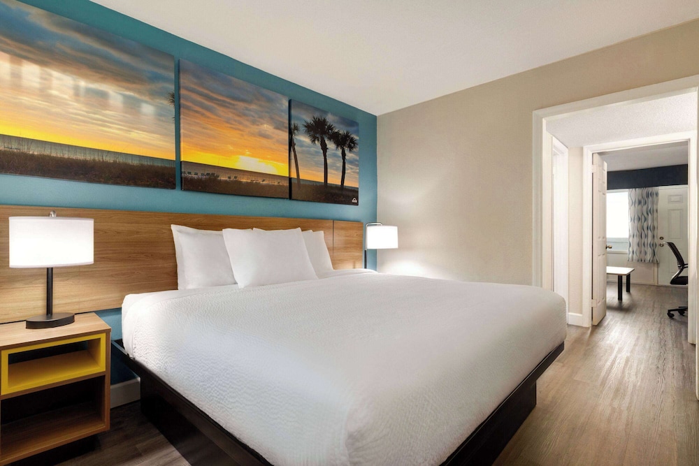 ROOM, KING BED, OCEAN FRONT