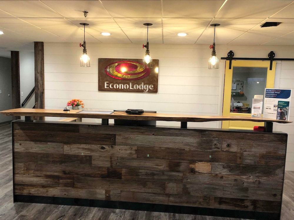 Econo Lodge Lakeview 6/44