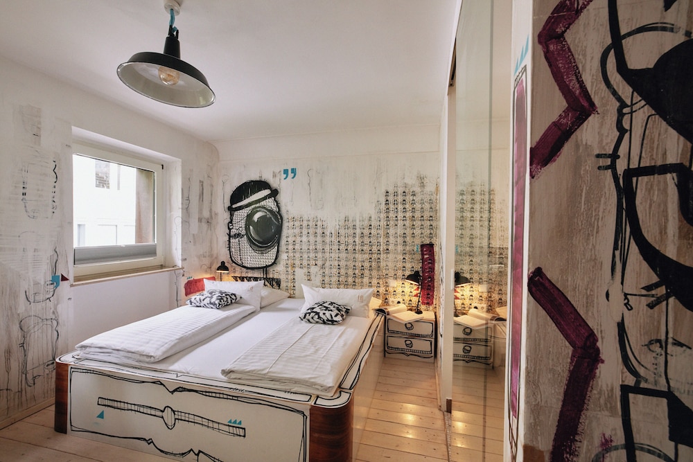 18Arts Hotel 21/49