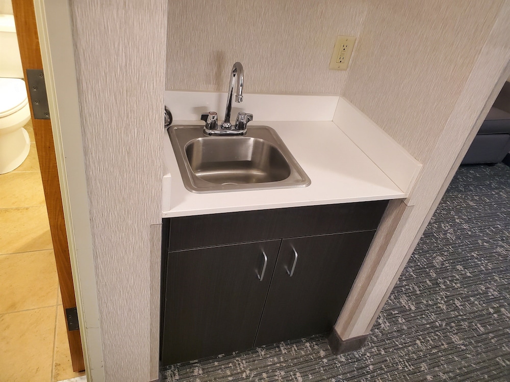 Holiday Inn Express Hotel Suites Cheney University Area 51/58