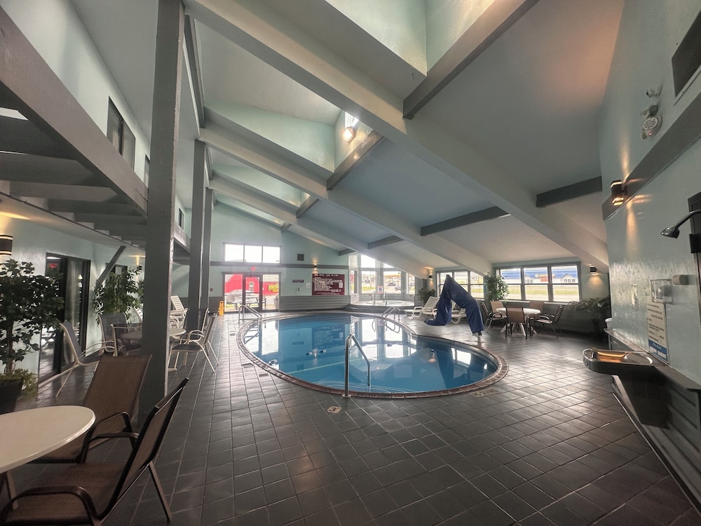Pictured Rocks Inn & Suites 36/70