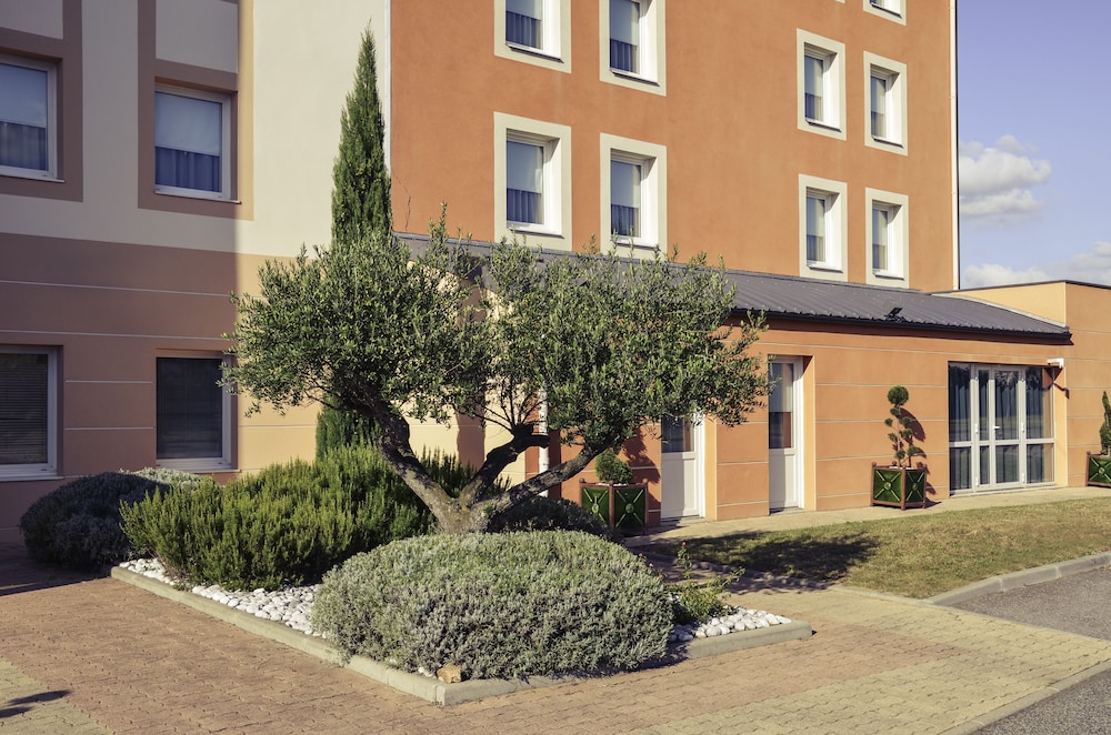 Mercure Lyon Est Chaponnay 66/71