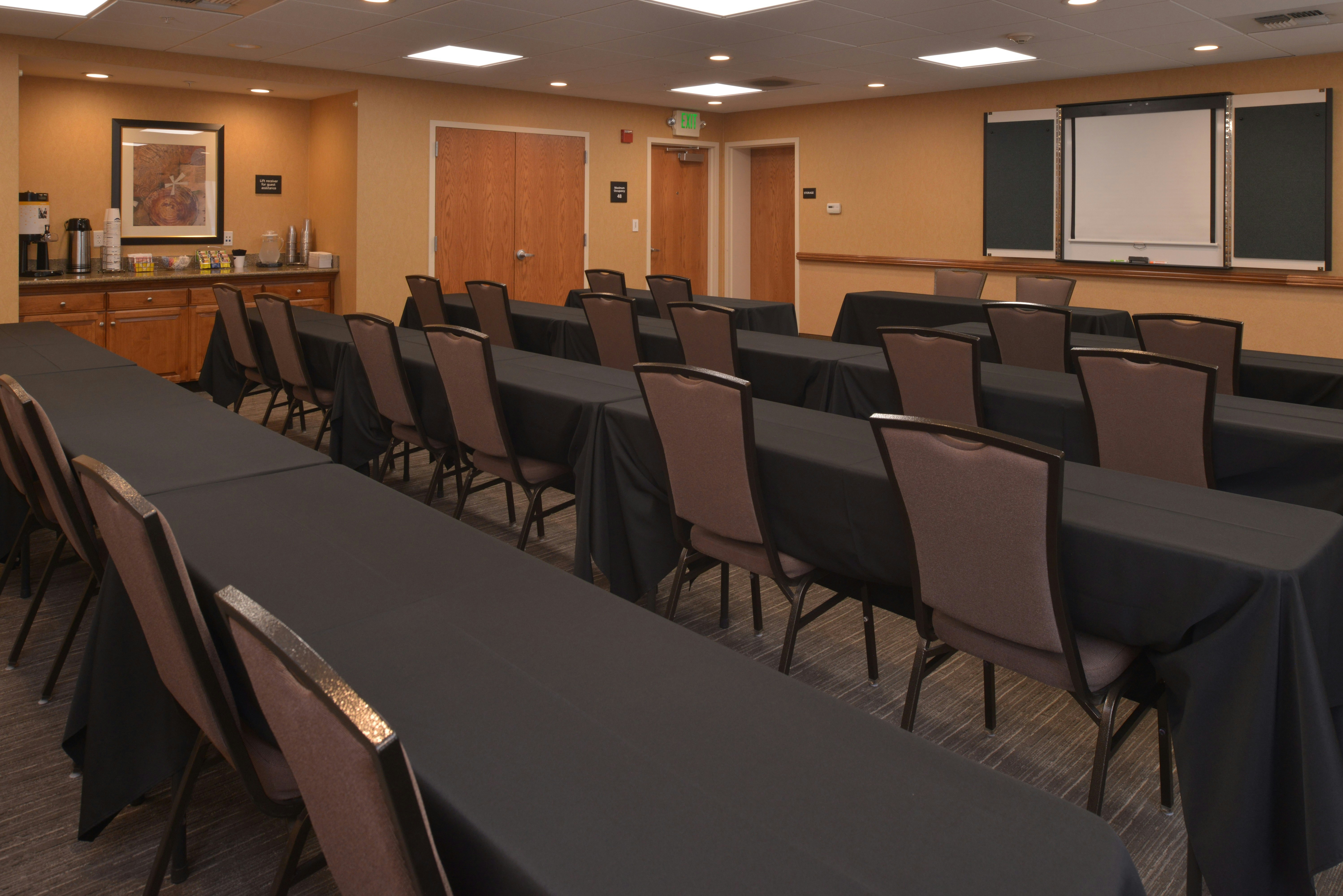 Hampton Inn & Suites Bakersfield North-Airport 58/62
