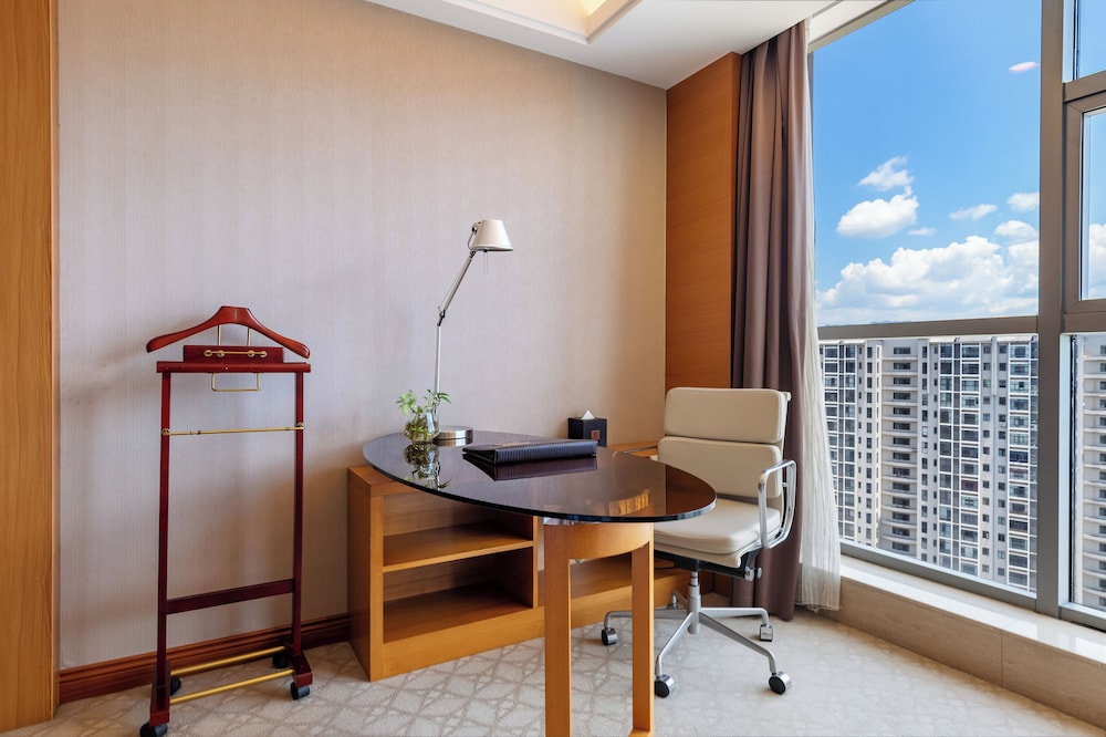 King Maker Grand Hotel 10/49