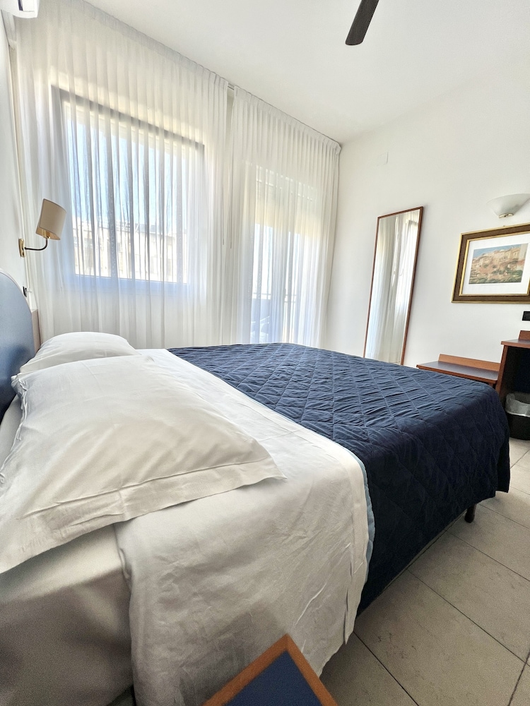Hotel Montecarlo 20/50