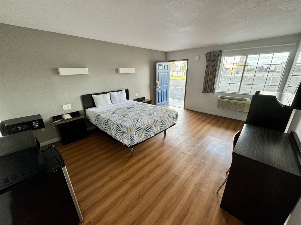 Motel6 Delano, CA 12/38
