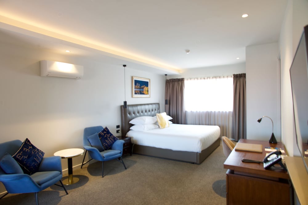 LUXURY, STUDIO, SUITE