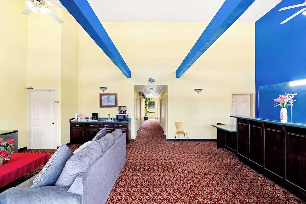 Americas Best Value Inn & Suites Mt. Pleasant 8/28