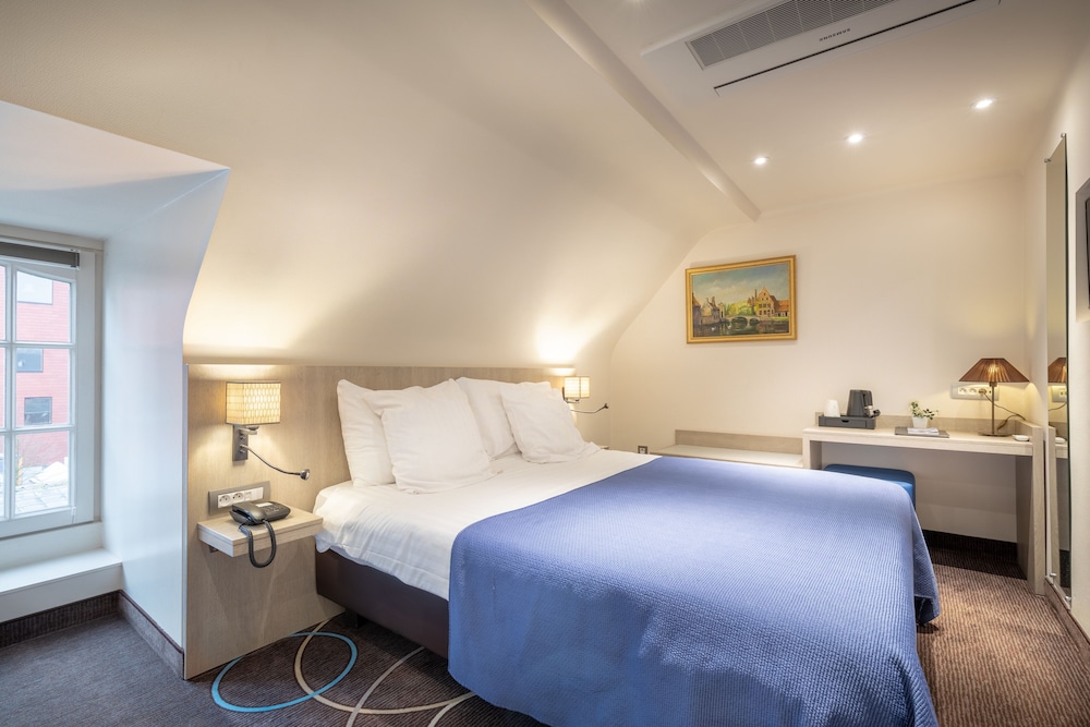 STANDARD, DOUBLE OR TWIN BED