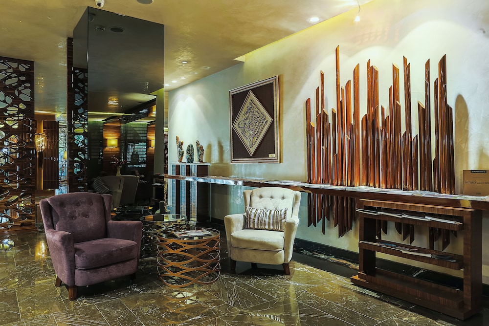 Gold Majesty Hotel 36/63