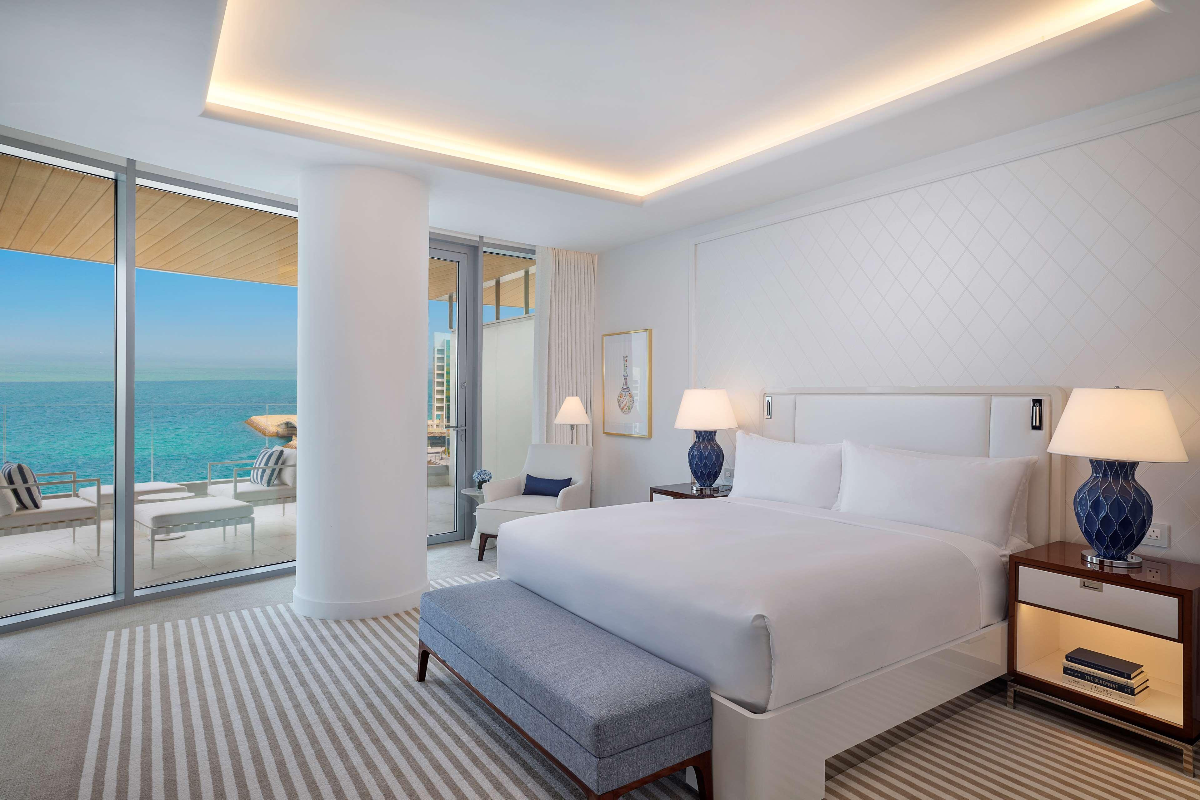 1 BEDROOM, RESIDENCE, KING BED, SEA VIEW, CORNER