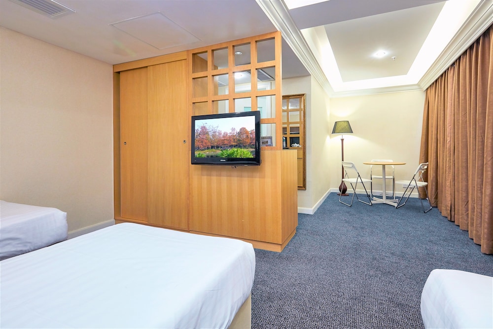 Warwick Hotel Cheung Chau 19/48