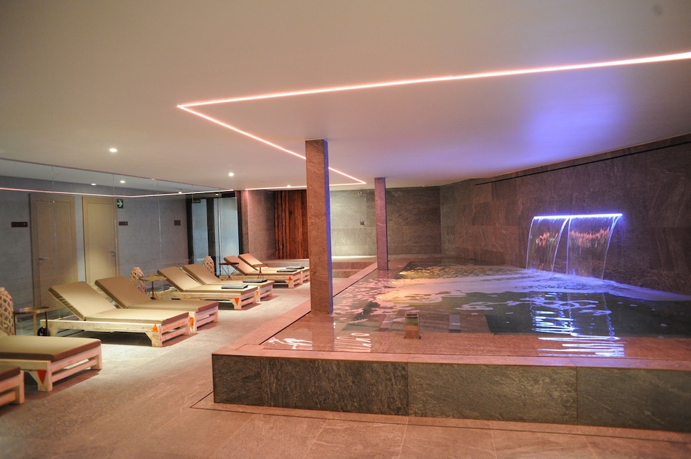 Hotel Tropical Gava Mar 17/50