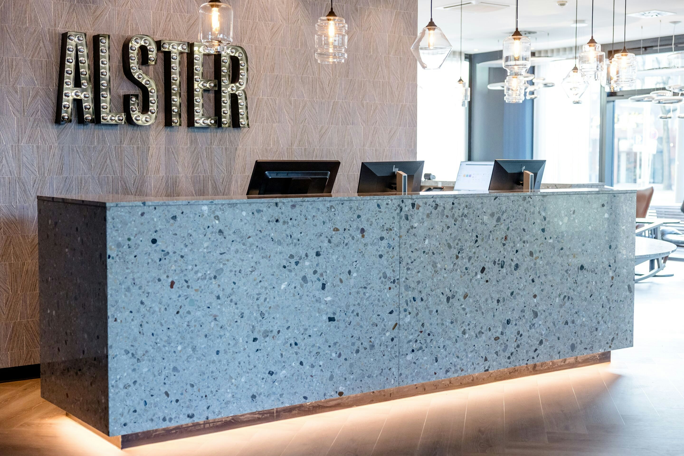 Hotel Motel One Hamburg-Alster 10/50