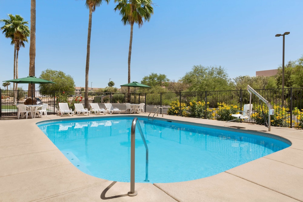 Country Inn And Suites By Radisson Tucson Airport 10/22