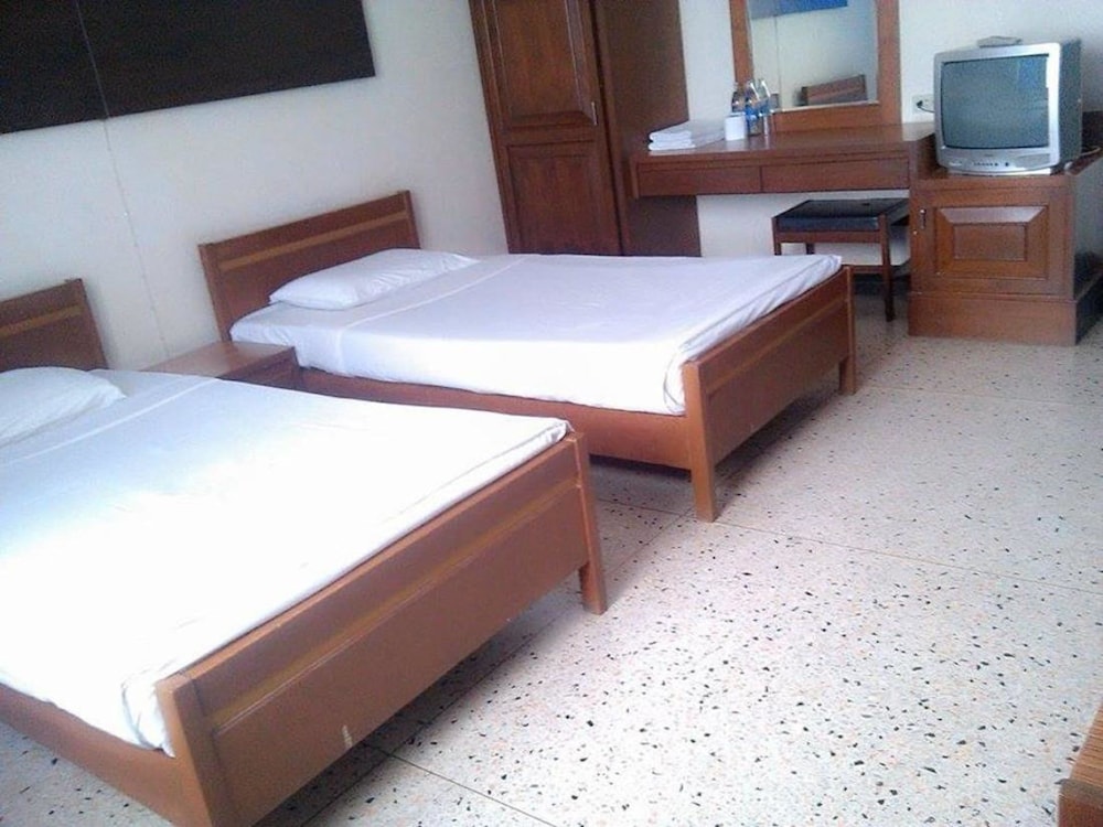 Petch Pailyn Hotel 11/37