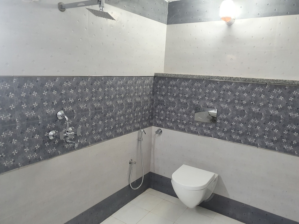 HOTEL DOON REGENCY 38/41