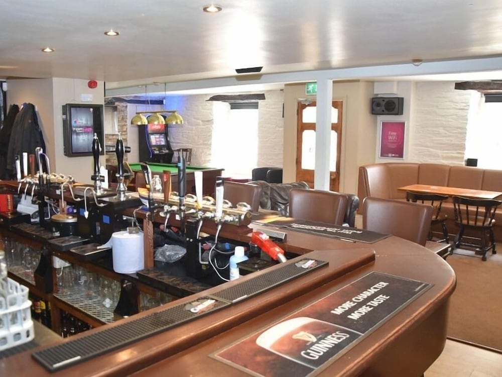 The Red Lion 15/19