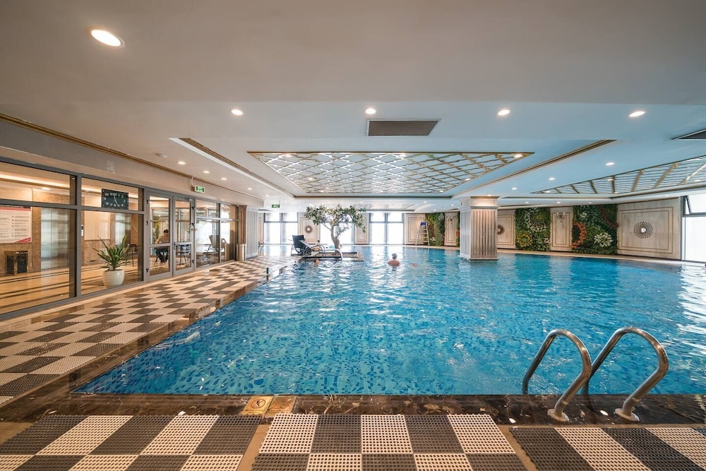 D Le Roi Soleil Premium Suites 24/50