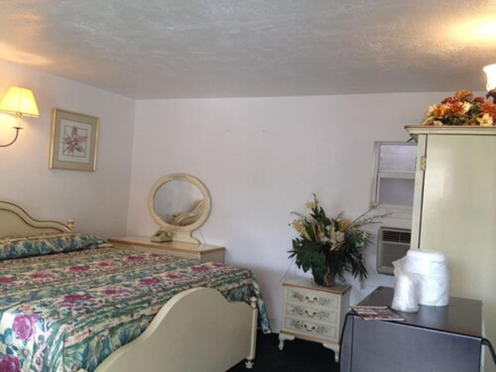 Three Oaks Motel 29/37
