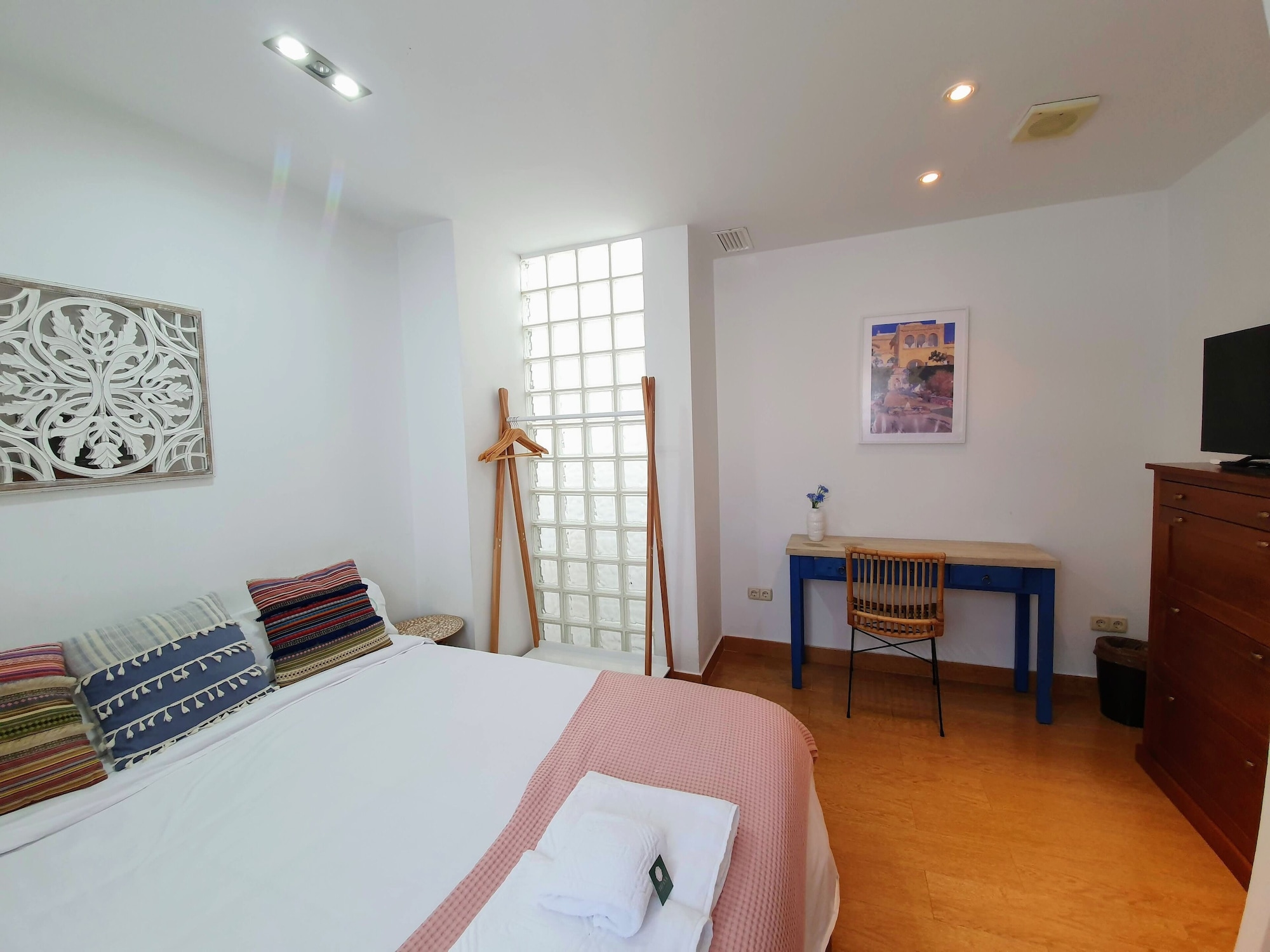 ECONOMY, DOUBLE BED