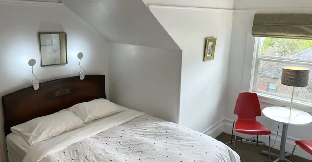 ECONOMY, DOUBLE BED, TOP FLOOR