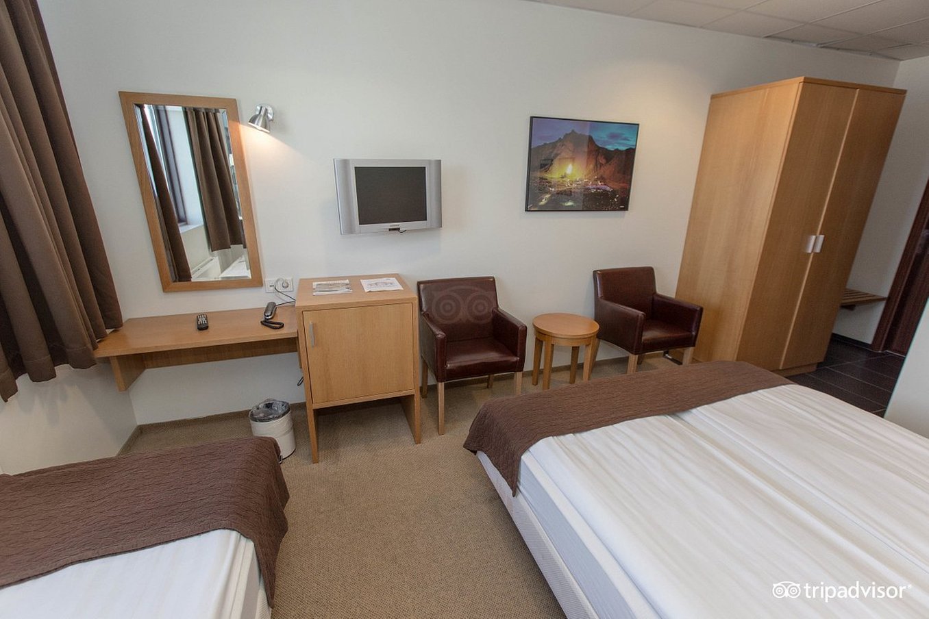 Cabin Hotel 30/71
