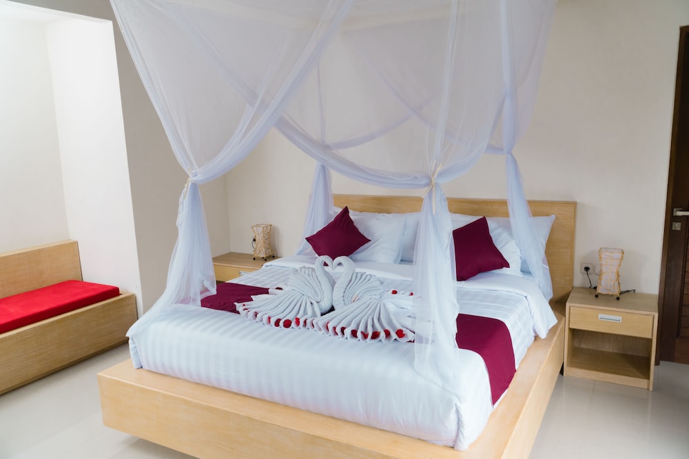Three Gold Luxury Private Villas 6/50
