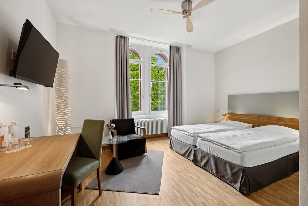 SUPERIOR, DOUBLE OR TWIN BED