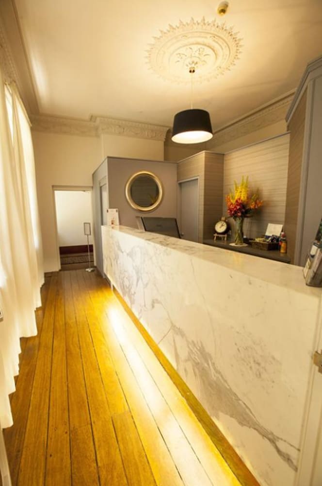 AVONMORE ON THE PARK BOUTIQUE HOTEL 4/39