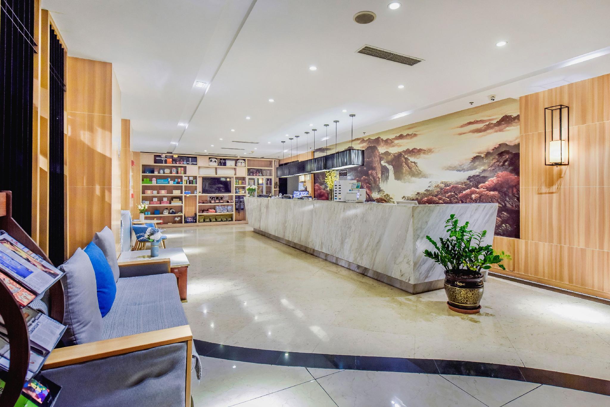 Seaman Hotel (Chongqing Jiazhou Hongqi Hegou Light Rail Station) 10/42