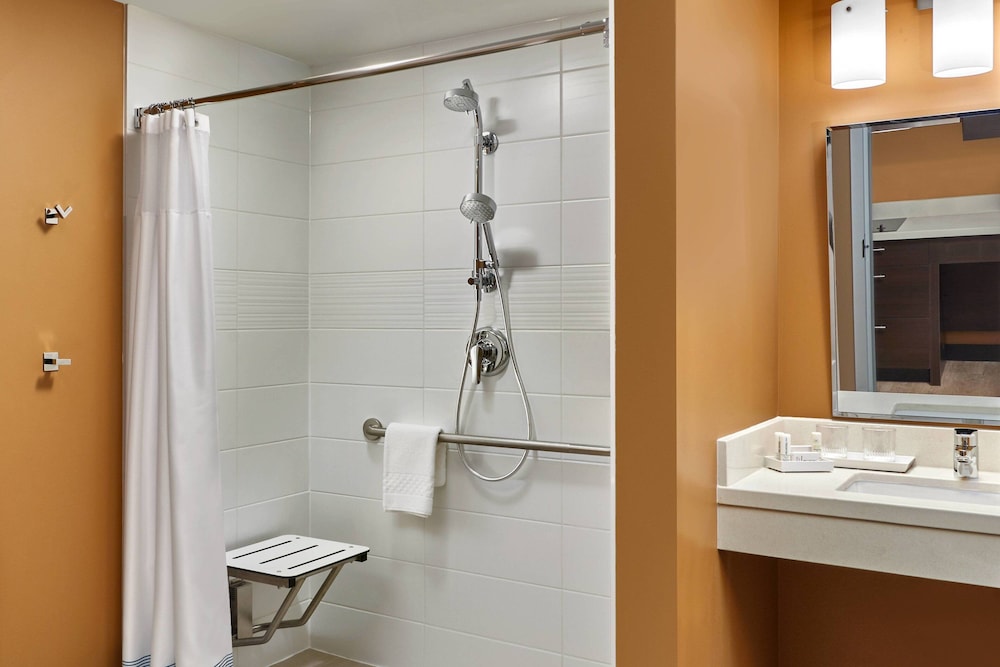 Hotel Towneplace Suites By Marriott Fort Mcmurray 12/27
