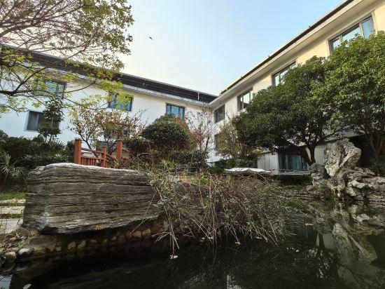 Lianhua Hotel 25/27