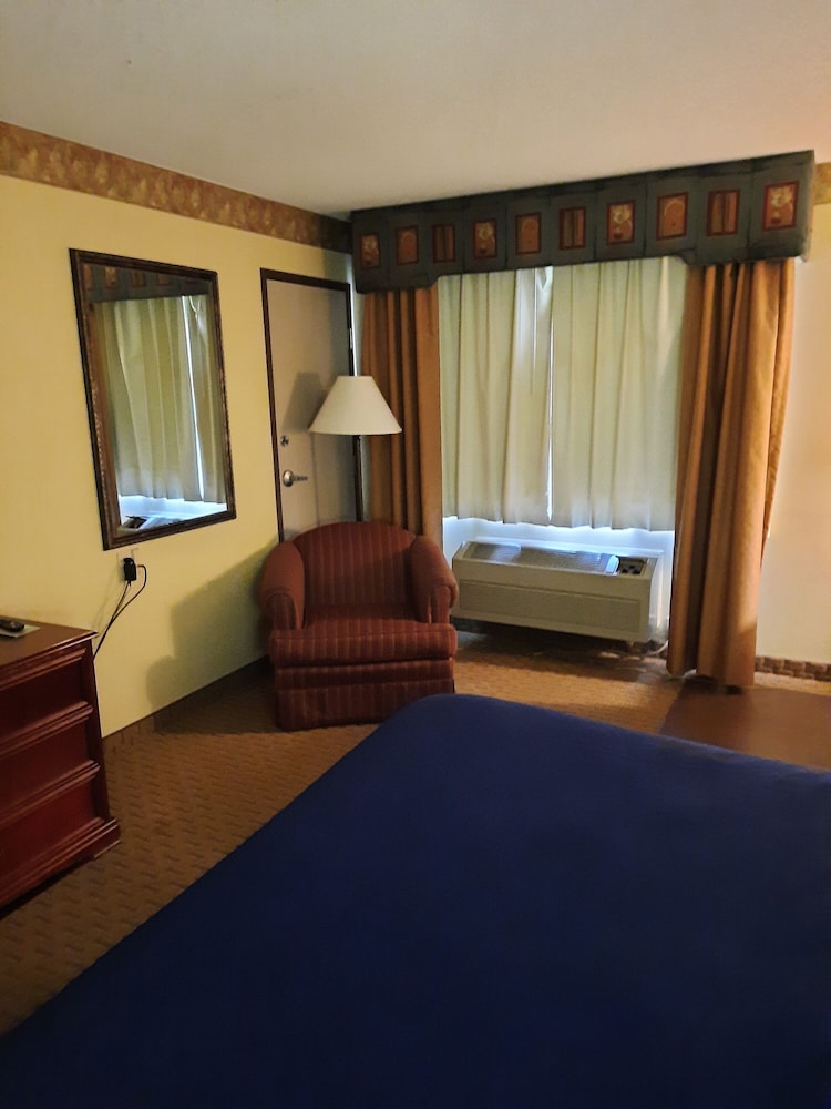 Horse Creek Inn - McCook 17/36