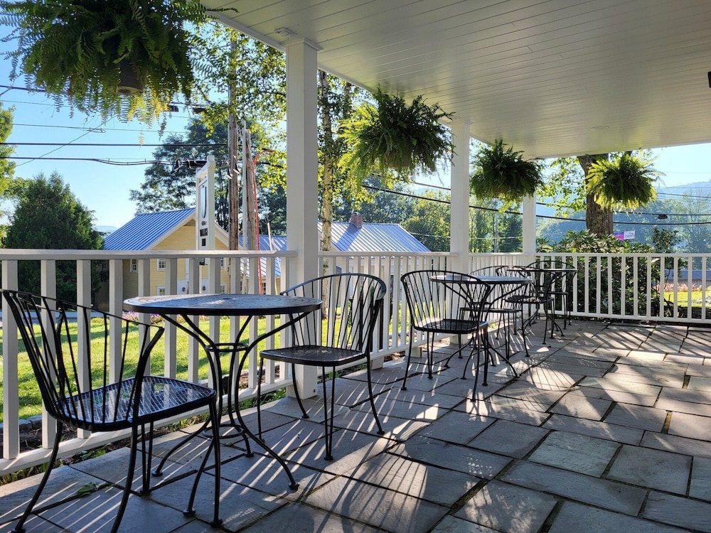 The Stowe Inn 56/64