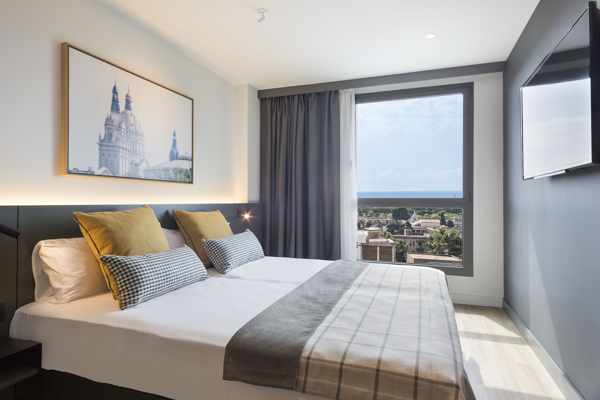 SUPERIOR, DOUBLE OR TWIN BED, CITY VIEW