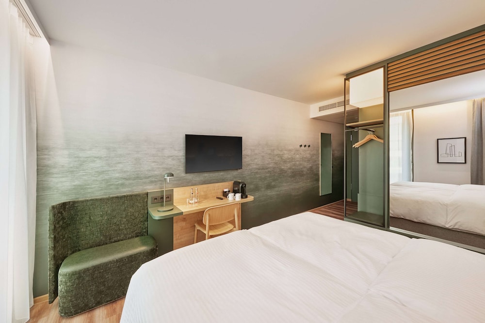 H+ Hotel Eschborn 12/43