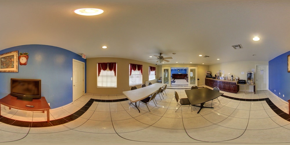 Deluxe Inn Suites 32/61
