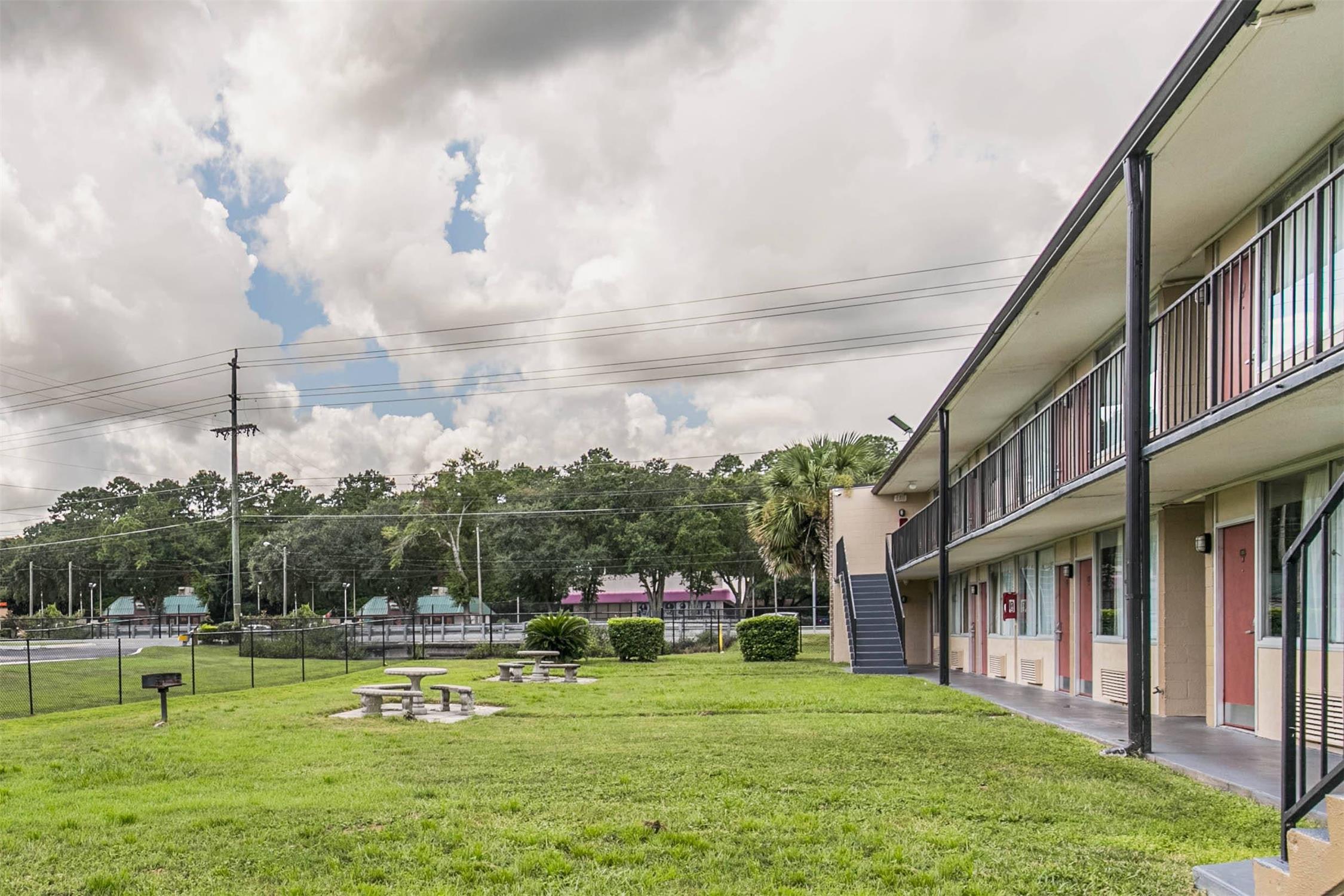 Econo Lodge Tallahassee I-10 near University 8/10