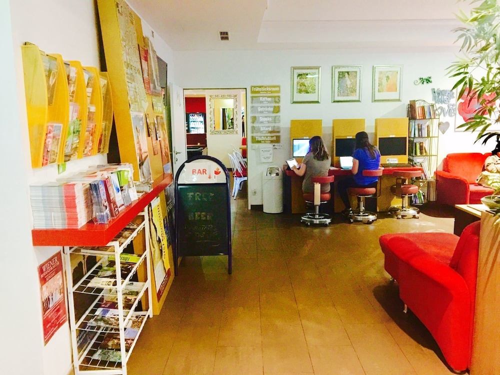 A T Holiday Hostel Wien 44/77