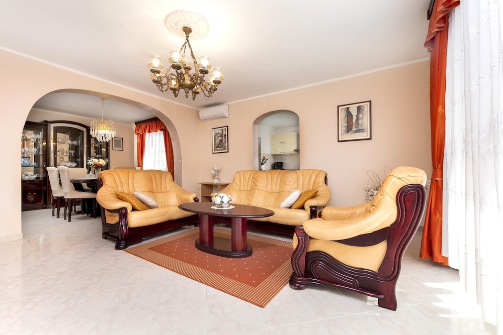 APARTMENT DIVNA 49/66