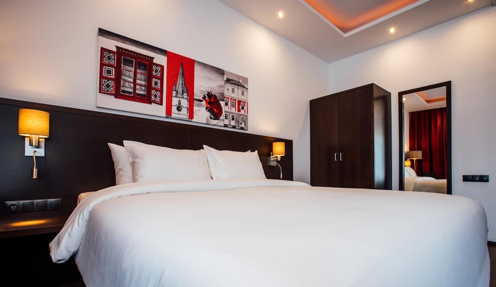 Hotel Republique 19/45
