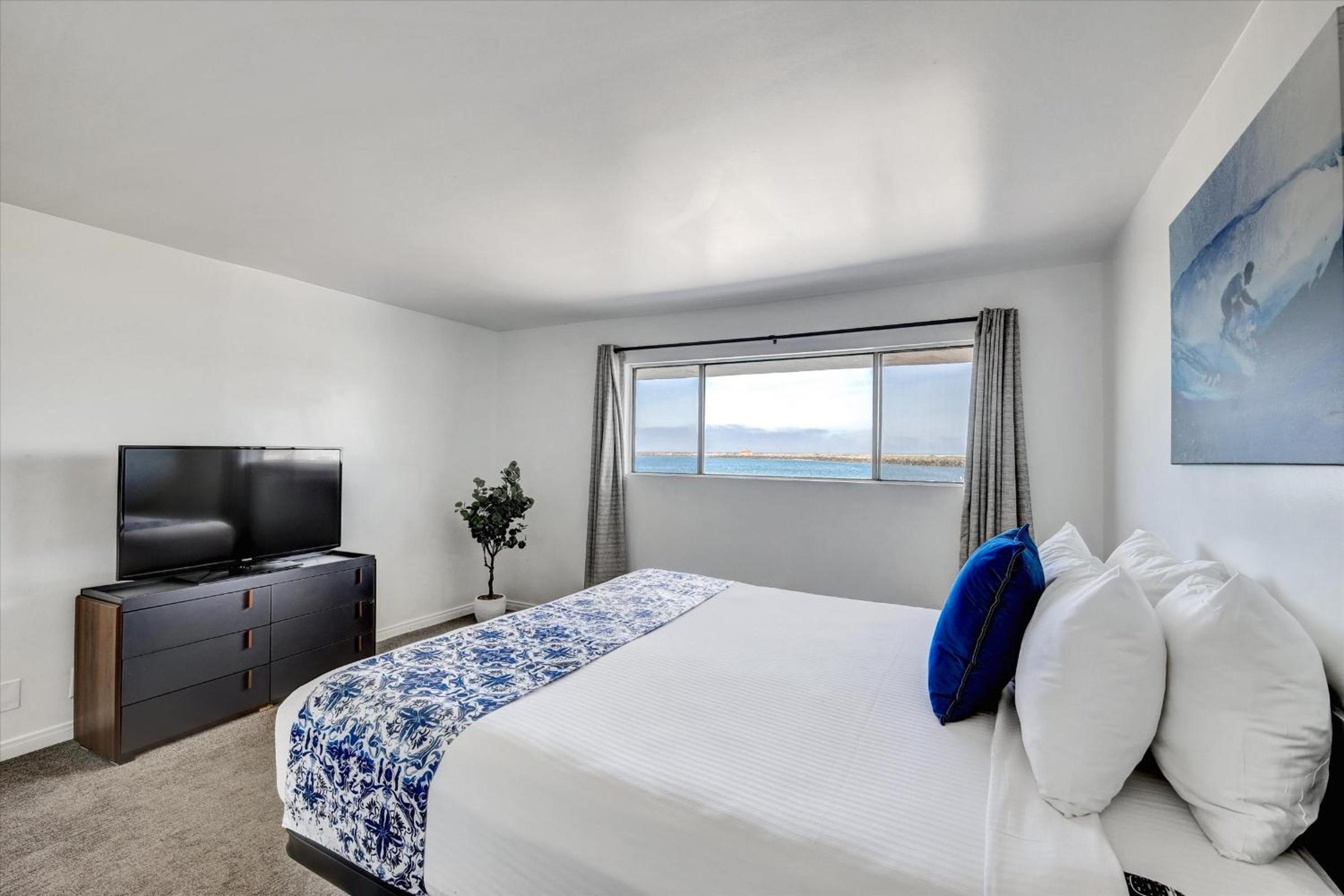 2 Bedrooms, Premier, North Wing