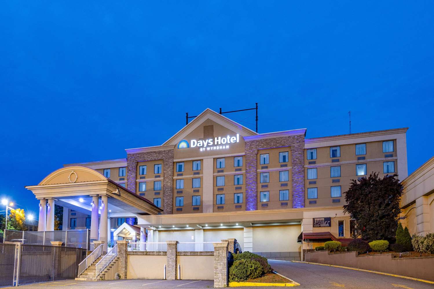 Days Hotel by Wyndham North Bergen /NYC 1/33