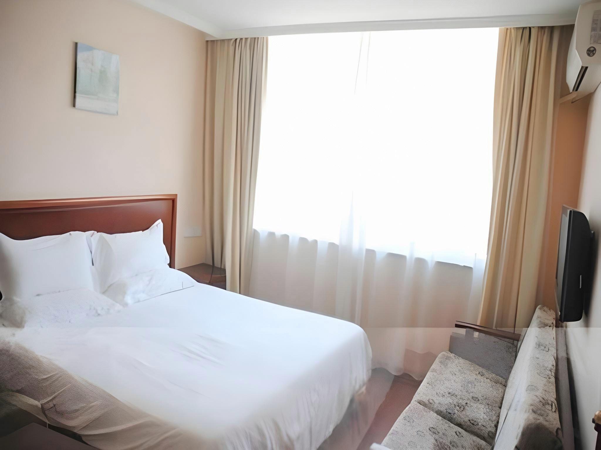 ROOM, DOUBLE BED