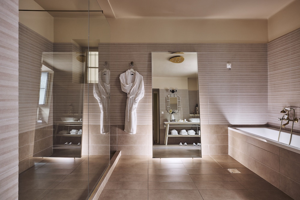 Bohemian Suites Athens 20/45